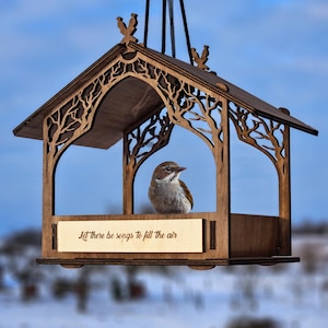 Personalized Hanging Birdhouse Feeder with Name – Wooden Memorial Bird Feeder for Outdoor Use – Gift for Mothers Day Gift, Custom Birdfeeder