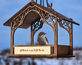 Personalized Hanging Birdhouse Feeder with Name – Wooden Memorial Bird Feeder for Outdoor Use – Gift for Mothers Day Gift, Custom Birdfeeder