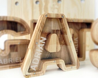 Salvadanaio Personalizzato In Legno A Forma Di Lettera - H O M E (Lettera O) Con Finestra Trasparente E Adesivi - 4
