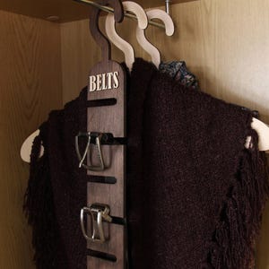 Rustic wooden belt hanger for men, handmade belt organizer with 3D BELTS letters, gift for him or dad
Wooden belt rack for closet organization, handmade gift for husband or boyfriend

Belt holder for wardrobe, wooden hanger with BELTS sign, men’s accessories organizer
Wooden belt hanger inside modern closet, space-saving belt organizer for men
Gift-ready wooden belt rack, rustic home accessory, perfect Father’s Day gift
Handmade plywood belt organizer, natural wood finish, functional men’s gift
