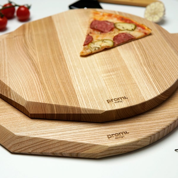 Personalized Pizza Serving Board with Handle, Large Custom Cutting Chopping board from Natural Ashwood block, Engraved Wedding & Family gift
