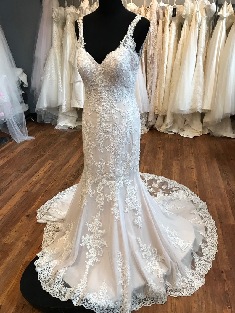 Sweetheart Neckline with Straps Wedding Dress