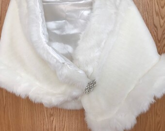 Ivory Faux Fur Wedding Shrug /  Pearl Fur cape / Rounded Fur Bolero / Fur Shrug / Gorgeous Wedding Shrug / Ivory Shawl Pearl Beads / Size Sm
