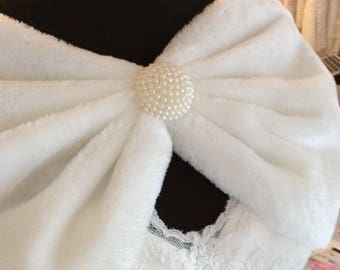 Ivory Faux Fur Wedding Shrug /  Pearl Fur cape / Rounded Fur Bolero / Fur Shrug / Gorgeous Wedding Shrug / Ivory Shawl Pearl Bead / Size Sm