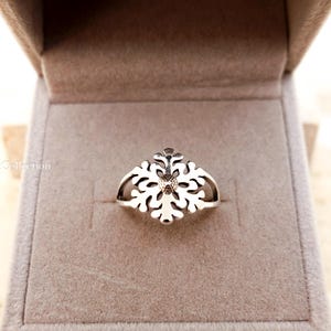 Snowflake Ring Sterling Silver, Adjustable Winter Star Christmas Jewelry Gift for Her