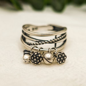 Lotus-Crossover-Ring, Sterling-Silber-Lotus-Schmuck, kreuz und quer verlaufender spiritueller Ring, Boho-Quastenring, gekreuzter Bandring, gedrehtes Band