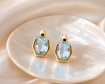 Pendientes de botón ovalados de aguamarina delicados, chapados en oro, joyería geométrica con la piedra de nacimiento de marzo, regalo para ella.