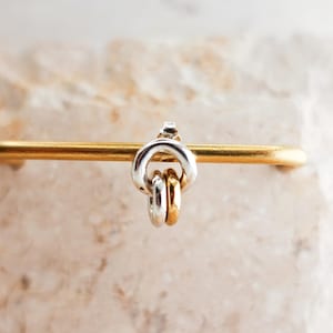 Orecchino a tre cerchi in argento sterling per cartilagine, orecchino unisex a elica, orecchini da uomo, orecchini bicolore, orecchino singolo