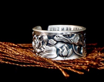 Anel de Meditação em Prata de Lei para Homens e Mulheres, Anel Ajustável para o Polegar, Anel com Mantra de Lótus, Anel Largo Gravado, Joia Espiritual para Presente