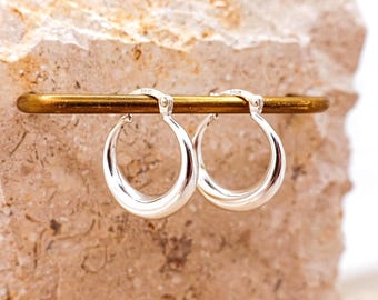 Pendientes de aro de plata de ley 925, aros clásicos y ligeros, joyería ideal para el día a día, regalo perfecto para ella.