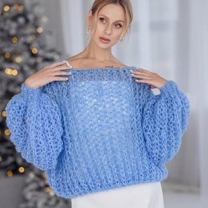 Blå alpackatröja, fluffig stickad tröja, mysig handstickad tröja, mjuka varma alpackastickade plagg, grov vintertröja, hållbart mode bild 1
