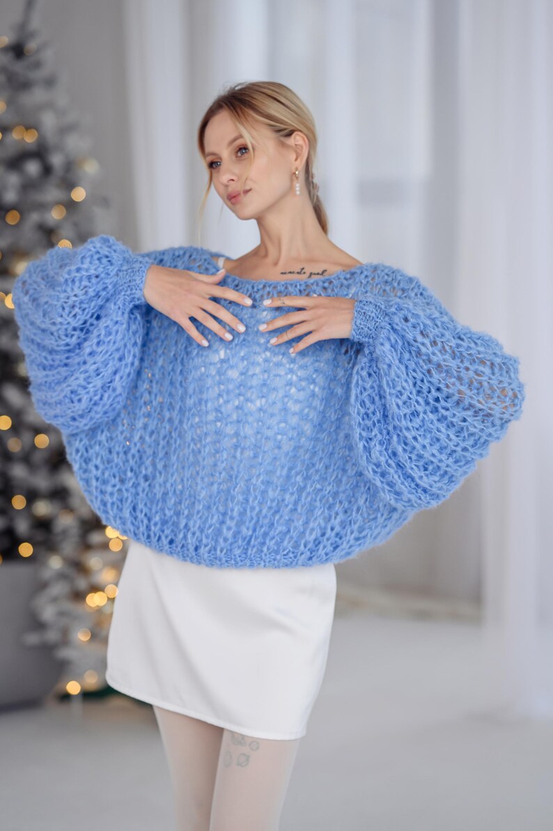 Blå alpackatröja, fluffig stickad tröja, mysig handstickad tröja, mjuka varma alpackastickade plagg, grov vintertröja, hållbart mode bild 2