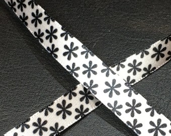 White & Black Flowers Satin Shoelaces. Custom 3/8" Ribbon Flat Satin Flower White Shoelaces. Wedding Shoes, Brides, Flower Girl, Dress Shoes