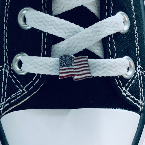 Encanto del cordón de la bandera americana. Encanto de Estados Unidos.  Encanto deslizante de 8 mm. Encanto del zapato. Joyería de la bandera de  Estados Unidos. Regalo de EE.UU. Regalo Patriótico. Traje