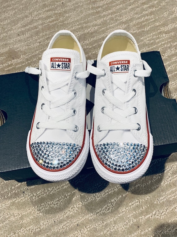 Zapatos Converse con brillantes de diamantes de imitacion para ninas pequenas. Zapatos de vestir navidenos para