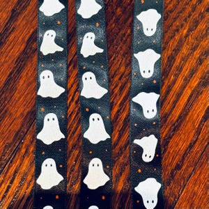 White Ghost Shoelaces. 5/8&quot; Satin Ribbon Shoelaces. Flat Black Ribbon w/ Sparkly White Ghosts.  Runners, Sneakers. Halloween Shoelaces