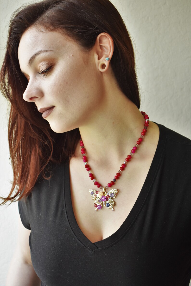 Hot Pink Beaded Necklace with Butterfly Brooch Pin image 5