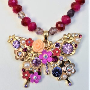 Hot Pink Beaded Necklace with Butterfly Brooch Pin image 4