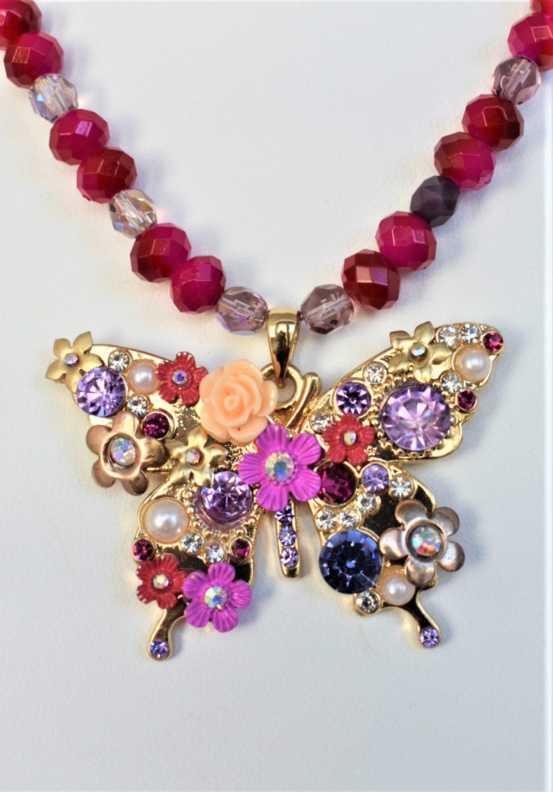 Hot Pink Beaded Necklace with Butterfly Brooch Pin image 4