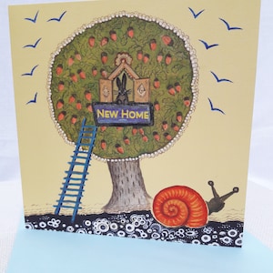 Carte Quirky New Home, pendaison de crémaillère, art maison insolite, lapin dans un arbre, escargot géant, carte de voeux vierge, Yuri Vasnetsov
