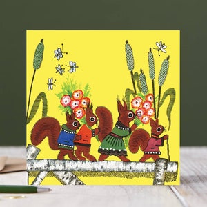Mignons petits écureuils rouges brillants avec carte de fleurs, carte de style folk coloré, conte de fées, carte de voeux de style rétro, Yuri Vasnetsov