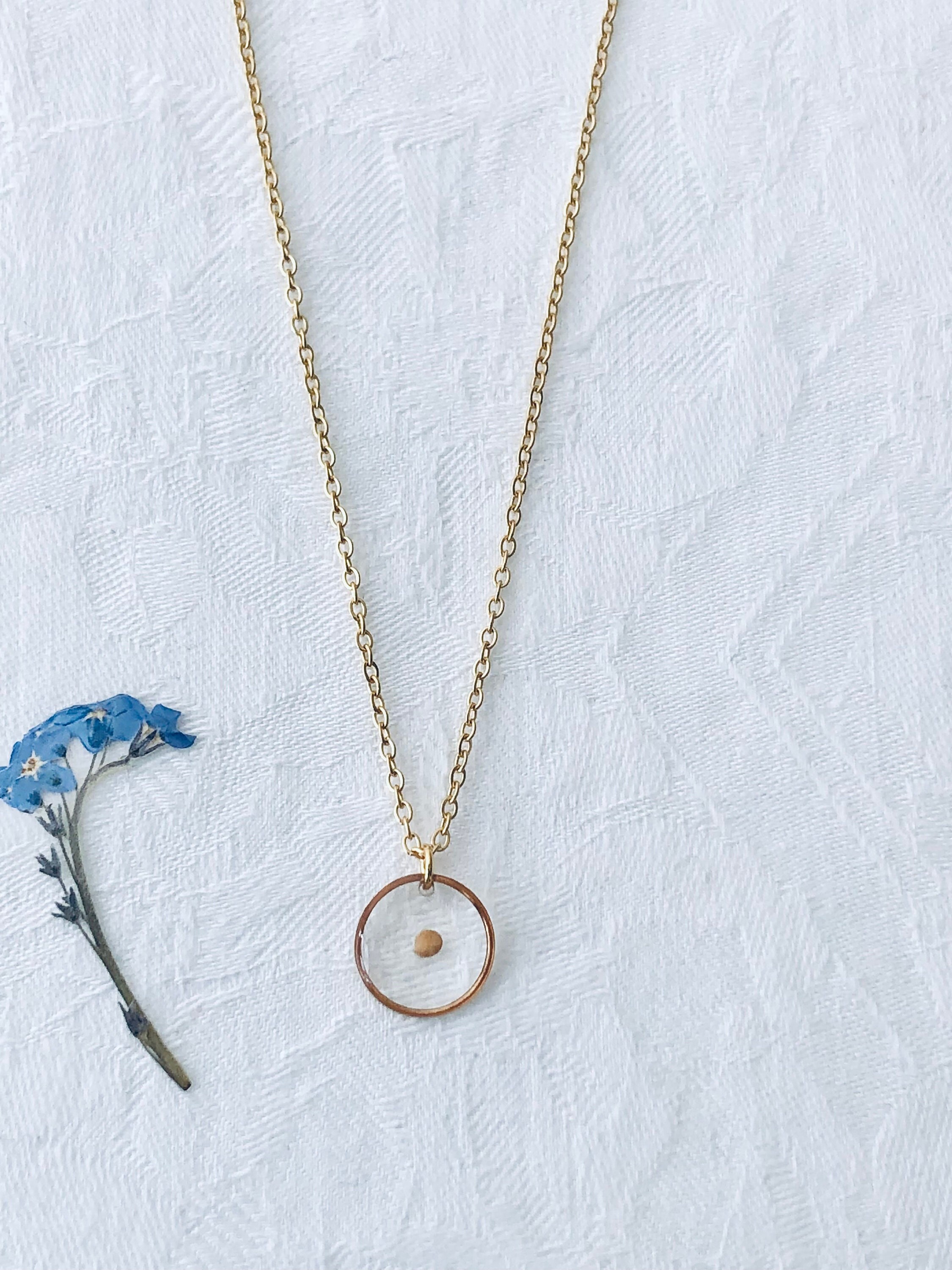 Collana di semi di senape / Croce di semi di senape / Collana di fiori pressati / Gioielli con fiori secchi / Regalo unico per lei / Regalo di battesimo per le donne - Italia