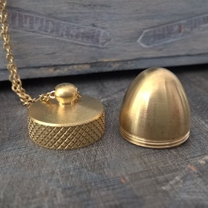 Acorn Canister Locket,Cremation Ashes Stash Necklace, canister necklace, Acorn Necklace, raw brass locket zdjęcie 6