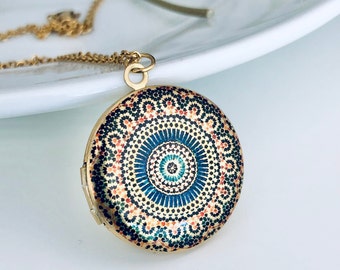 Locket,brass locket,locket necklace,unique handmade locket,gold locket,jewelry,germany,gift for her,vintage necklace,gift,abstract,patterns,