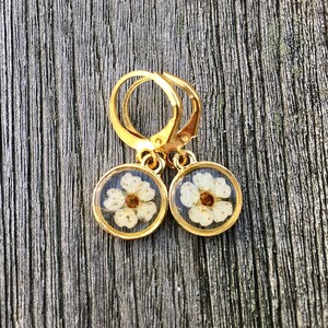 Real flower earrings, earrings gold, open back earrings, white flower earrings, wedding gift zdjęcie 4