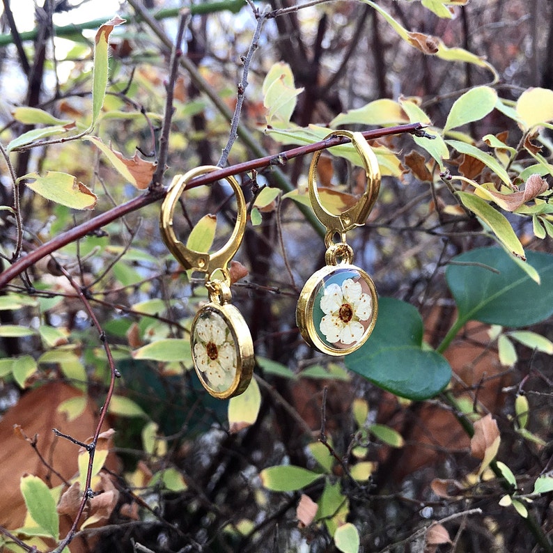 Real flower earrings, earrings gold, open back earrings, white flower earrings, wedding gift image 3