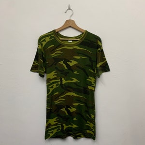 Vintage Camouflage Army T-Shirt Size Small