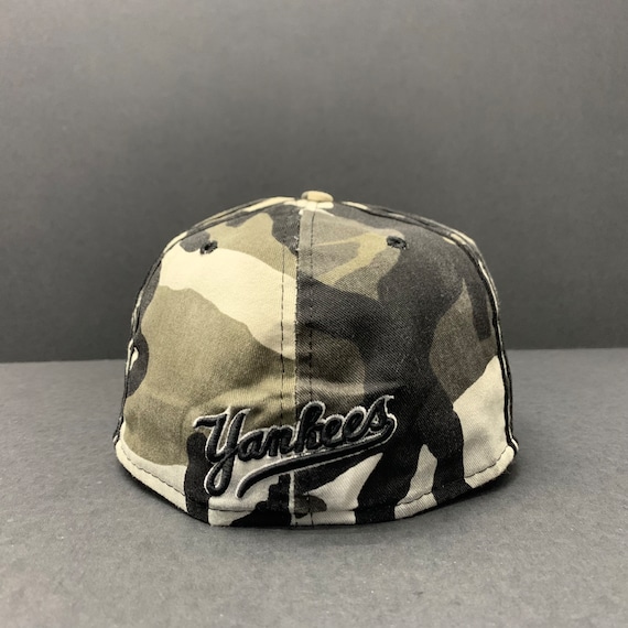 New York Yankees MLB by New Era Camouflage Fitted Hat Size 7