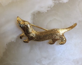 New View Gold Tone Dog Pin - Dachshund or Basset Hound Pin