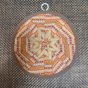 Vikt stjärnquiltad grytlapp - Geometriska former - Beige, brun och orange