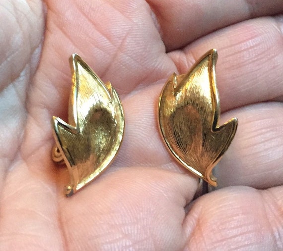 Monet Gold Tone Leaf Clip On Earrings - image 2