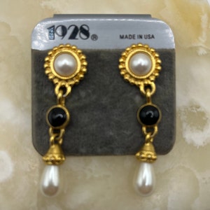 Pendientes colgantes de perlas de imitación en tono dorado de 1928