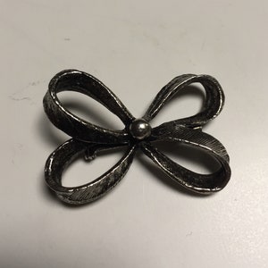 Lidz Silver Tone Bow Tie Pin - Vintage Lidz Brooch