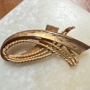 Vintage Kramer Gold Tone Brooch