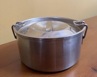 Crusader L & G Mtg. Co. Staineless Steel Pot With Snapping Lid