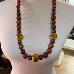 Rustieke ketting met houten kralen