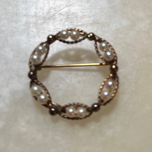 Winard Gold Filled Faux Pearl Brooch -  Winard 1/20 12K Wreath Pin