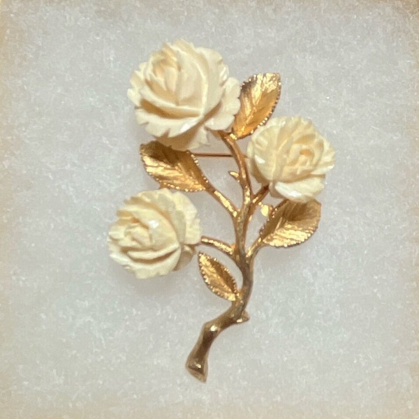 Ledo Art Deco Carved Celluloid Roses Gold Tone Brooch