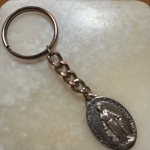 Silver Tone Miraculous Medal Keychain - Vintage Mary Keyring