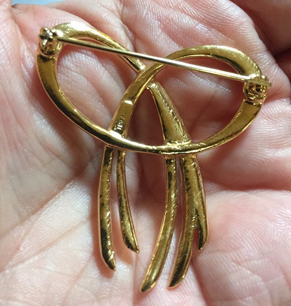 Trifari Gold Tone Bow Brooch - Trifari Gold Ribbo… - image 3