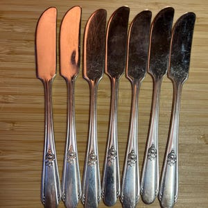 7 Wm. Rogers Bread and Butter Knives - International Silver