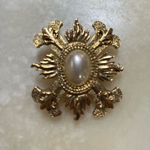 Carolee Pearl Cabochon Gold Tone Brooch - Carolee Gold Tone Pin