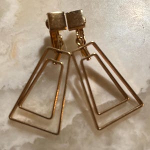 Brincos Avon Dangle Clip On: Geométrico Dourado