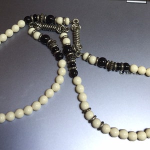 1928 Beige, Black & Silver Beaded Necklace