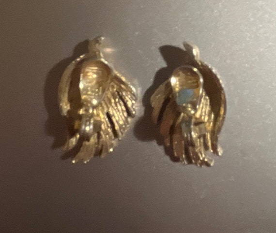 Monet Gold Tone Leaf Earrings - Vintage Monet Cli… - image 3