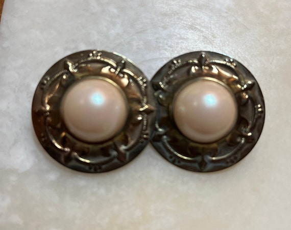 Faux Pearl Cabochon Brass Clip On Earrings - image 1